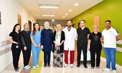 Karnından 20 kiloluk tümör çıkarılan hasta sağlığına kavuştu