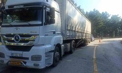 Karşı şeride savrulan dorse otomobile çarptı: 4 yaralı