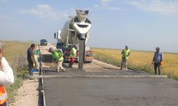 Kars'ta yol yatırımları hız kesmiyor: Asfalt, beton yol ve parke taşı çalışmaları sürüyor