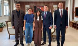 Kaymakam Hülür, YKS'de Türkiye 3.320'ncisi olan görme engelli öğrenciyi kabul etti