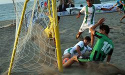 Kocaali sahilinde plaj futbolu heyecanı
