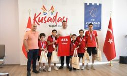 Kuşadası Belediye Başkan Vekili Demirtaş şampiyon güreşçileri ağırladı