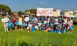 Kuşadası'nda sabah sporu sonrası çevre temizliği