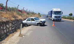 Manisa'da tır ile otomobil çarpıştı: 2 yaralı