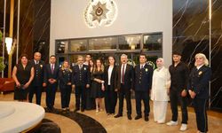 Mersin Emniyet Müdürü Aktaş, terfi eden 5 müdür ve aileleriyle bir araya geldi