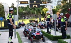 Mersin'de minikler trafik kurallarını direksiyon başında öğrendi