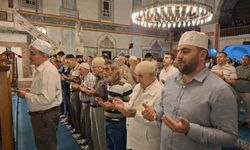 Mevlid Kandili'nde tarihi Çapanoğlu Camii'nde dualar edildi