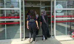 Motosiklet yayalara çarptı: 2 yaralı