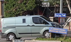 Mudanya'da zırhlı banka aracı elektrik direğine çarptı