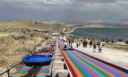 Niğde'deki renkli kaydırağa rekor ilgi