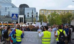 Polonya'daki göçmenlerden uzayan ikamet işlemlerine karşı ilk protesto