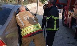 Samandağ'da araçta kilitli kalan çocuk kurtarıldı