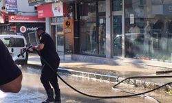 Sarıkamış'ta cadde ve kaldırımlar tazyikli suyla yıkanıyor