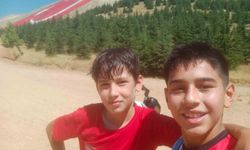 Scooterlarını bayrak sevgisi için sürdüler, zirvede dünyanın en büyük ay yıldızıyla buluştular