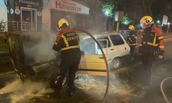 Seyir halindeyken alev alan otomobil, kullanılamaz hale geldi