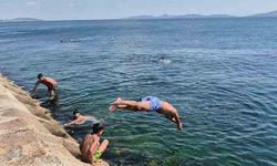 Sıcaktan bunalan İstanbullular kendini Caddebostan Sahili'ne attı