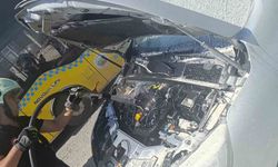 Siirt'te seyir halindeki hafif ticari aracın motoru alev aldı