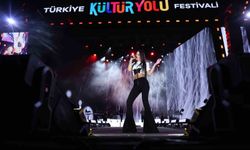 Simge, Malatya'da sevilen şarkılarıyla sahne aldı