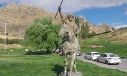 Sivrihisar'daki heykel müzesi turistlerin ilgisini çekiyor