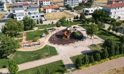 Tavas'ın parkları çocuklar için daha güvenli ve modern hale getiriliyor