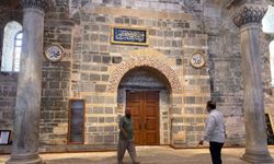 Trabzon Ayasofya hat yazıları ile bezendi