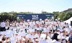 TÜGVA Sultangazi 2026 Yaz Okulu Kapanış Programı'nda öğrencilere sertifikaları verildi