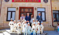 Vali Eldivan sünnet olan çocukları makamında ağırladı