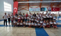 Yaz boyunca kulaç attılar sertifikalarını aldılar