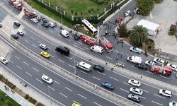 Zeytinburnu'nda İETT otobüsü duvara çarptı: 1 ölü, 17 yaralı