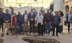35 akademisyen Gümüşler Manastırı'nı ziyaret etti