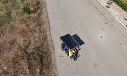 Adana sıcağını avantaja çevirdi: Dondurma sattığı motosikletine güneş paneli taktırdı