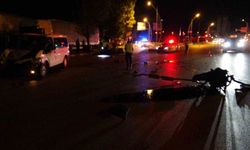 Ağaca çarpan minibüsün motoru yola fırladı: 2 yaralı