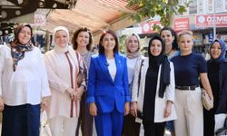 AK Parti Kadın Kolları Teşkilatı Bayramyeri'nde esnafı ziyaret etti