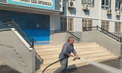 Akdeniz'de okullar yeni eğitim yılına temizlenerek hazırlanıyor