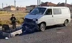 Aksaray'da minibüs 3 tekerli mopede çarptı: 5 yaralı