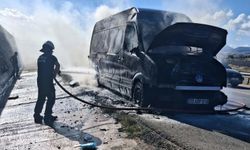Amasya'da hırdavat malzemesi yüklü kamyonette yangın çıktı