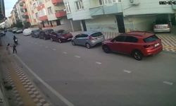 Aniden yola çıkan çocuğa motosiklet çarptı: Kaza anı kamerada