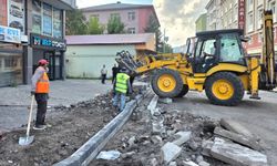 Ardahan Belediyenin kaldırım yenileme çalışmaları devam ediyor