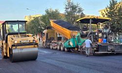 Ardahan Belediyesinin asfalt serim çalışmaları devam ediyor