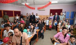 Aydın'da okula ilk adım atan minikler yalnız kalmadı