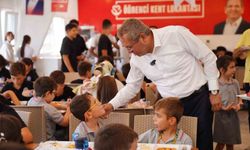 Ayvalık'ta öğrenci sofrası; 3 çeşit yemek ve meyve 50 TL