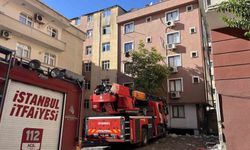 Bahçelievler'de kentsel dönüşüm kapsamında boşaltılan 7 katlı binanın çatısında yangın çıktı