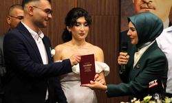 Bakan Göktaş, evlilik desteğinden yararlanan çiftin nikah şahidi oldu