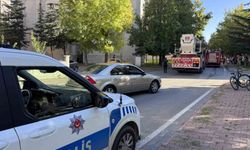 Balkonda çıkan yangın eve sıçramadan söndürüldü