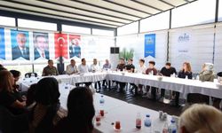 Başkan İbrahim Naci Yapar, YKS'de dereceye giren öğrencilerle bir araya geldi