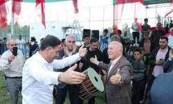 Başkan Sekmen davul-zurnanın sesi gelince dayanamadı