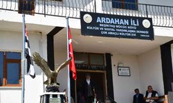 Beşiktaş Köyü'nde yapılan kartal heykeli, Serdal Adalı'nın katıldığı törenle açıldı