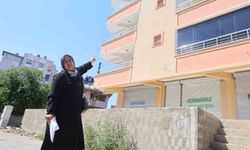 Biber temizleyerek zorluk içerisinde kazandığı parasıyla ev almak isteyen kadının hayali iki kez yarıda kaldı