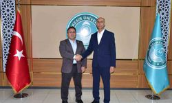 Bigadiç MYO'da Eğitime katkı sunan hayırsever İbrahim Duru'ya plaket