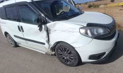 Bilecik'te hafifi ticari araç ile motosiklet çarpıştı, 1 kişi yaralandı